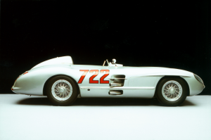 Mercedes-Benz 300 SLR Rennsportwagen (W 196 S). Fahrzeug mit der Startnummer 722, Mille Miglia 1955.