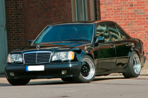 Mercedes W124 500E in Top-Form und AMG-Look Mercedes Tuning ab Werk mit 326 PS-V8