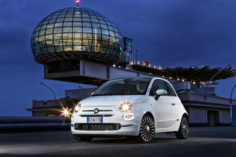 Absoluter Star ist der neue 500, mit dem sich Fiat den künftigen Anforderungen des Marktes stellt - und dabei seinen Wurzeln, dem Markenkern und den eigenen Werten treu bleibt.